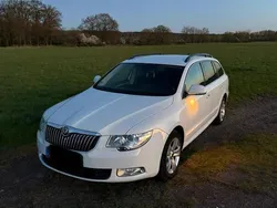 Weiß Gebraucht 2011 Skoda Superb Kombi | 5.500 € (Fairer Preis)