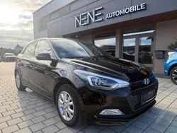 Schwarz Gebraucht 2016 Hyundai i20 Passion Limousine | 7.999 € (Fairer Preis)