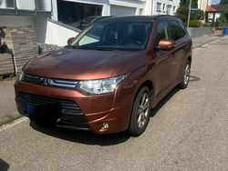 Braun Gebraucht 2012 Mitsubishi Outlander Plus SUV | 5.900 € (Guter Preis)