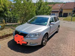 Silber Gebraucht 2011 Skoda Octavia Kombi | 2.600 €