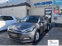 Grau Gebraucht 2017 Hyundai i20 Passion Limousine | 8.990 € (Fairer Preis)