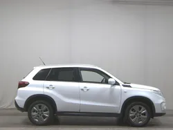 Weiss Gebraucht 2020 Suzuki Vitara Active SUV | 13.780 € (Fairer Preis)