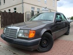 Braun Gebraucht 1992 Mercedes E250 Limousine | 2.999 €