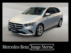 Silber Gebraucht 2021 Mercedes B180 Van / Kleinbus | 16.989 € (Fairer Preis)
