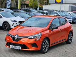 Orange Gebraucht 2023 Renault Clio V Equilibre Limousine | 18.899 € (Fairer Preis)