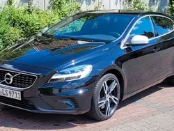 Schwarz Gebraucht 2019 Volvo V40 R-Design Kombi | 16.750 € (Fairer Preis)