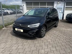 Schwarz Gebraucht 2024 VW Touran R-line Van / Kleinbus | 35.666 € (Fairer Preis)
