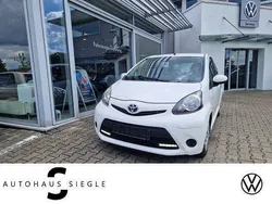 Weiß Gebraucht 2014 Toyota Aygo Cool Kleinwagen | 4.940 € (Fairer Preis)