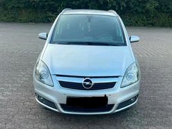 Silber Gebraucht 2005 Opel Zafira Van / Kleinbus | 3.400 € (Teuer)