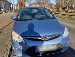 Blau Gebraucht 2011 Hyundai i30 Kleinwagen | 3.300 € (Guter Preis)