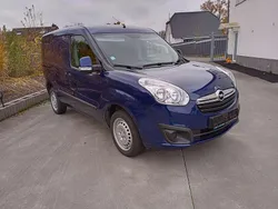 Blau Gebraucht 2018 Opel Combo Edition Van / Kleinbus | 11.900 € (Teuer)