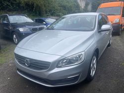 Silber Gebraucht 2018 Volvo V60 Kombi | 9.990 € (Teuer)