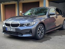 Grau Gebraucht 2019 BMW 320 Sport Line Limousine | 25.000 € (Etwas zu teuer)