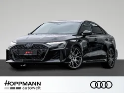 Schwarz (mythosschwarz metallic) Neu 2025 Audi RS3 Comfort Kleinwagen | 76.991 € (Etwas zu teuer)