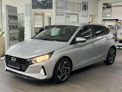 Sleek silver Gebraucht 2021 Hyundai i20 Edition 30+ Limousine | 15.490 € (Fairer Preis)