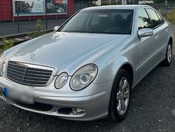 Silber Gebraucht 2002 Mercedes 220 Limousine | 900 €