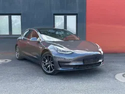 Grau Gebraucht 2020 Tesla Model 3 Standard Range Plus Limousine | 17.099 € (Fairer Preis)