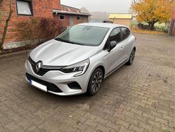 Silber Gebraucht 2023 Renault Clio V Equilibre Kleinwagen | 14.100 € (Guter Preis)