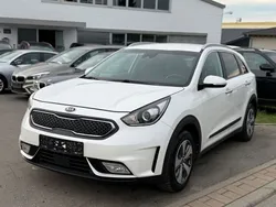 Weiß Gebraucht 2016 Kia Niro Vision SUV | 11.999 € (Guter Preis)