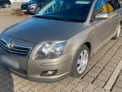 Grau Gebraucht 2007 Toyota Avensis Kombi | 2.000 € (Etwas zu teuer)
