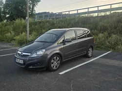 Grau Gebraucht 2010 Opel Zafira Van / Kleinbus | 3.500 € (Fairer Preis)