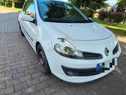 Weiß Gebraucht 2007 Renault Clio III Dynamique Kleinwagen | 2.300 € (Fairer Preis)