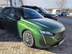 Olivine grün Gebraucht 2022 Peugeot 308 Allure Limousine | 22.990 € (Teuer)