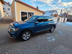 Blau Gebraucht 2018 VW Tiguan Allspace Highline SUV | 21.900 € (Etwas zu teuer)