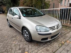 Gelb Gebraucht 2004 VW Golf V Limousine | 500 € (Guter Preis)