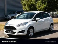 Weiß Gebraucht 2016 Ford Fiesta Celebration Kleinwagen | 6.999 € (Fairer Preis)