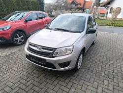 Andere außenfarben Gebraucht 2016 Lada Granta Limousine | 1.990 €