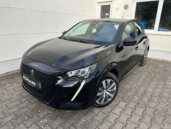 Schwarz Gebraucht 2022 Peugeot e-208 Active Kleinwagen | 15.890 € (Guter Preis)