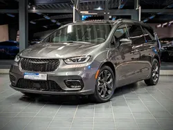 Grau Gebraucht 2022 Chrysler Pacifica Touring SUV | 30.987 € (Fairer Preis)