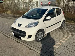 Weiß Gebraucht 2011 Peugeot 107 Urban Move Kleinwagen | 2.749 € (Fairer Preis)