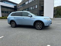 Blau Gebraucht 2015 Mitsubishi Outlander P-HEV SUV | 12.690 € (Teuer)