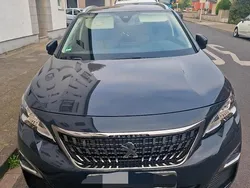 Grau Gebraucht 2018 Peugeot 3008 SUV | 15.500 € (Etwas zu teuer)