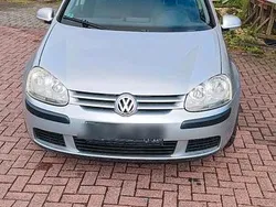 Silber Gebraucht 2004 VW Golf V Limousine | 2.400 € (Etwas zu teuer)