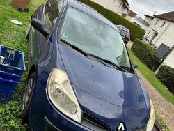 Blau Gebraucht 2006 Renault Clio II Kleinwagen | 750 € (Fairer Preis)