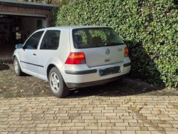 Silber Gebraucht 1998 VW Golf IV Comfortline Limousine | 3.200 € (Etwas zu teuer)