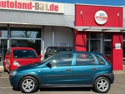Grün Gebraucht 2002 Opel Corsa Limousine | 2.500 € (Teuer)