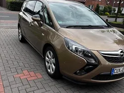 Braun Gebraucht 2014 Opel Zafira Tourer Van / Kleinbus | 11.000 € (Etwas zu teuer)