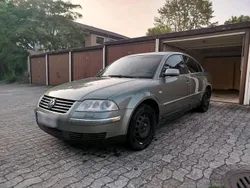 Grün Gebraucht 2002 VW Passat Limousine | 1.750 € (Fairer Preis)