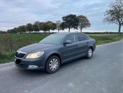 Grau Gebraucht 2009 Skoda Octavia Limousine | 2.850 € (Etwas zu teuer)