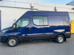 Blau Gebraucht 2017 Iveco Daily Van / Kleinbus | 15.950 € (Superpreis)