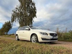 Weiß Gebraucht 2015 Volvo V60 Kombi | 15.900 € (Etwas zu teuer)