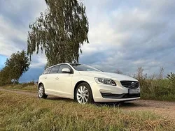 Weiß Gebraucht 2015 Volvo V60 Kombi | 16.900 € (Teuer)
