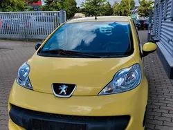 Gelb Gebraucht 2005 Peugeot 107 Kleinwagen | 1.500 € (Fairer Preis)