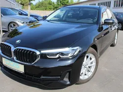 Saphirschwarz Gebraucht 2023 BMW 520 Sport Line Kombi | 37.980 € (Guter Preis)