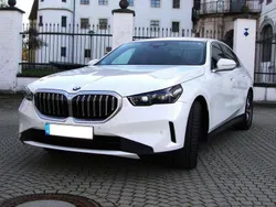 Weiß Gebraucht 2024 BMW 520 Limousine | 53.300 € (Guter Preis)