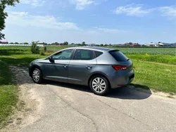 Grau Gebraucht 2013 Seat Leon Reference Limousine | 5.000 € (Etwas zu teuer)